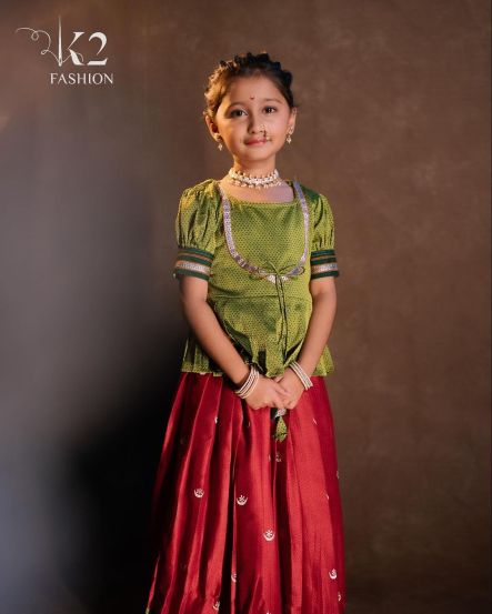Nach Ga Ghuma Actress Khun Dress Look
