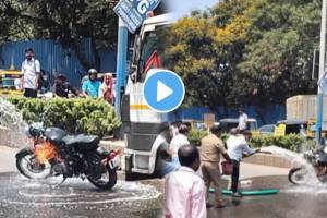 Royal Enfield Bullet Fire On Road In pune Bullet catches fire due to extreme heat