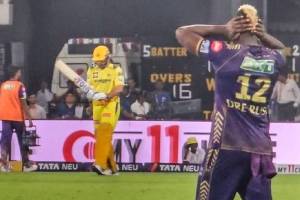 Andre Russell Closed His Ears as fans cheer when ms dhoni came to bat