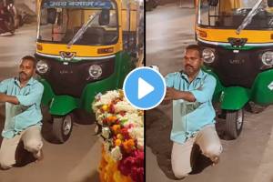 A dream come true Man kneels on the ground and takes a selfie with a rickshaw watch the heartwarming VIDEO