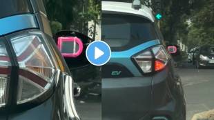 Viral Video electric car with broken side mirror man jugaad and attaching a plastic mirror in its place