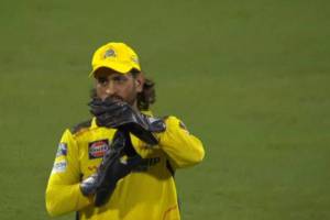 MS Dhoni Review System as Umpire Gives Wide Ball in CSK vs LSG match IPL 2024
