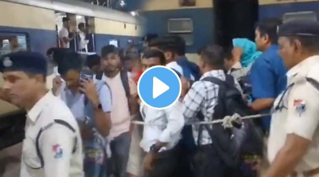 indian railways irctc rpf caught 21 people in ac coach without tickets from bhagalpur district of bihar