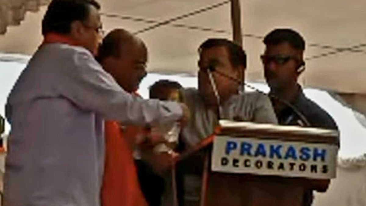 Union Minister Nitin Gadkari fainted and fall down while giving speech at Yavatmal