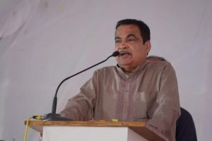 Why did Nitin Gadkari say that blockade the forest officials in Gadchiroli