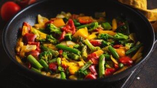 Pouring water on the lid of the vessel while cooking dry vegetables is the kitchen hack you have been waiting for