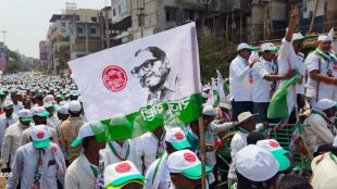 Raju Shettys candidature filed by going in bullock cart show of strength by swabhimani shetkari sanghatana