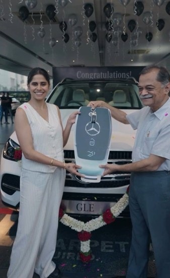 Sai-Tamhankar-luxury-Mercedes-Benz-Gudi-Padva-2024