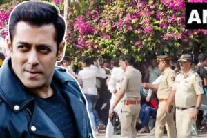 mild lathi-charge to disperse the large gathering outside the residence of Actor Salman Khan