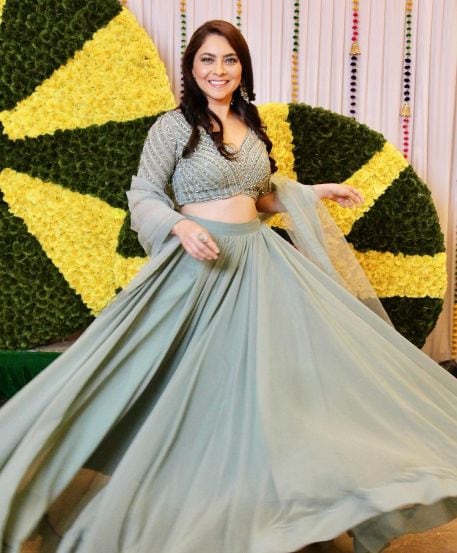 Sonalee Kulkarni Navri Mile Hitlerla
