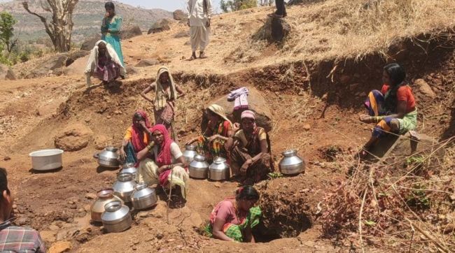 Struggle of women in Borpada village of Trimbakeshwar taluka for water