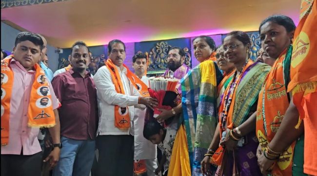 women office bearers of Thackeray group in Kalyan join Shindes Shiv Sena