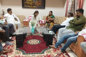 Vijayraj Shinde from Buldhana come to Nagpur to discuss with Chandrasekhar Bawankule