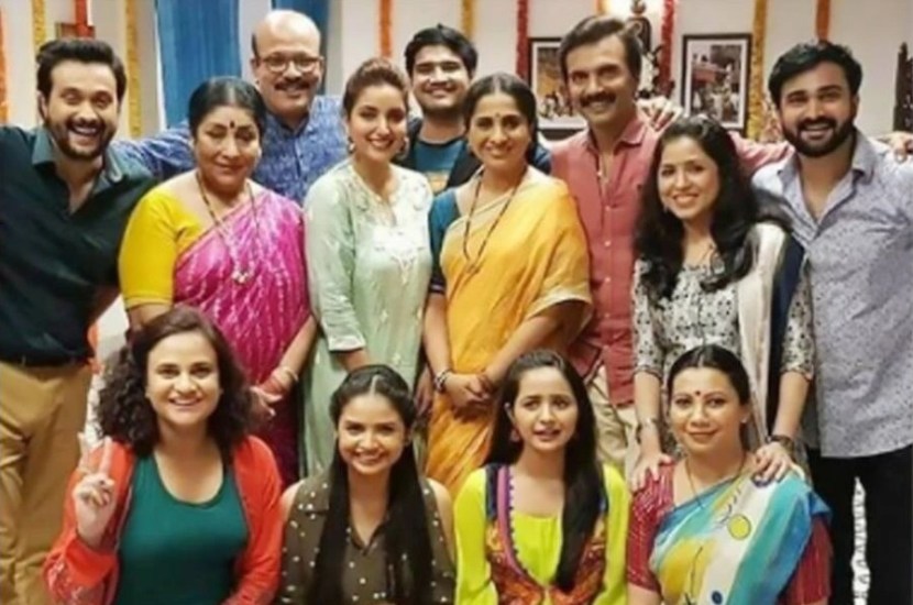 ‘आई कुठे काय करते’ या मालिकेतील प्रत्येक पात्र घराघरात पोहोचली आहेत. या मालिकेच्या मुख्य केंद्रबिंदू असणाऱ्या अरुंधती या पात्राला प्रेक्षकांचं विशेष प्रेम मिळालं आहे. ती महिलांसाठी एक आयडॉल झाली आहे. (फोटो सौजन्य - मधुराणी प्रभुलकर इन्स्टाग्राम)