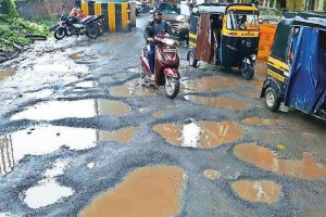 Mumbai road mastic, Mumbai potholes road,