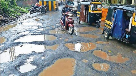 Mumbai road mastic, Mumbai potholes road,