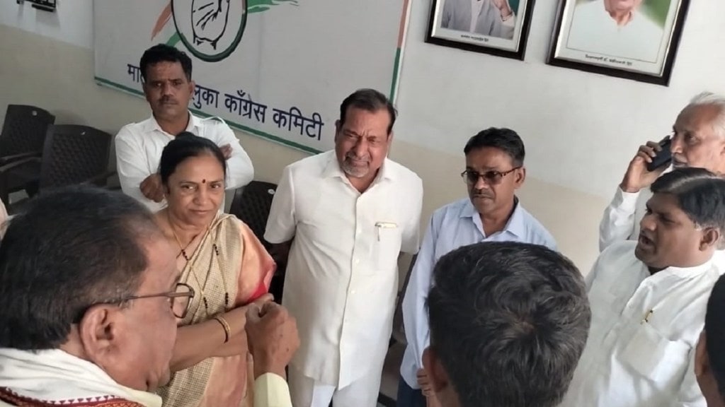 Shobha Bachhav, Congress workers sloganeering,