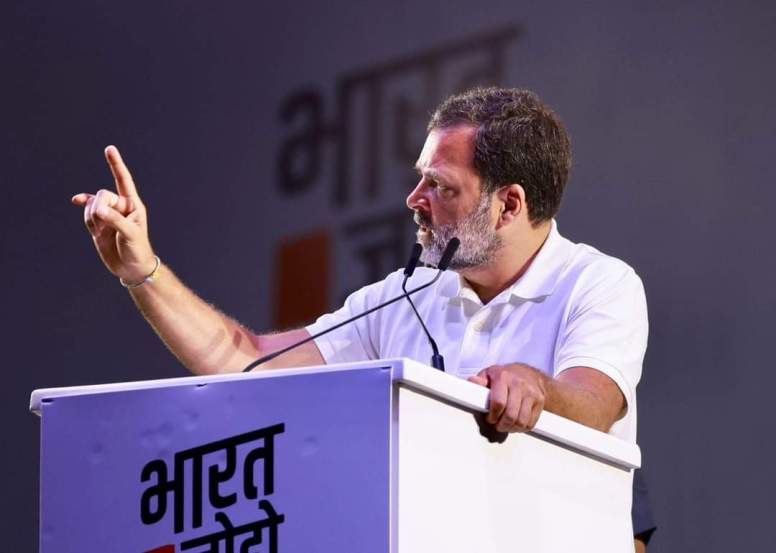 राहुल गांधी म्हणाले, इंडिया आघाडीचं सरकार, काँग्रेसचं सरकार, करोडो लोकांना लखपती कसं बनवणार? हे मी आज तुम्हाला सांगायला आलो आहे.