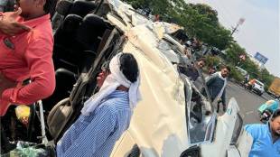 husband wife killed 6 injured in road accident