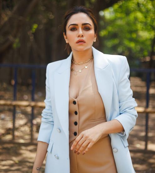 Amruta khanvilkar denim skirt and jacket look photos viral on social media