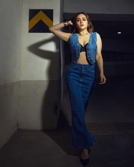 Amruta khanvilkar denim skirt and jacket look photos viral on social media