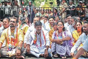 Dhangekar Kolhe and supriya Sule sat in front of the stage in the hot sun.