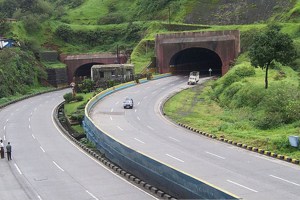 mumbai pune expressway marathi news