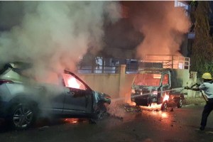 pune car fire marathi news, pune tempo fire marathi news