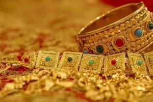 mumbai businessman cheated for rupees 22 lakhs, lure of secret gold
