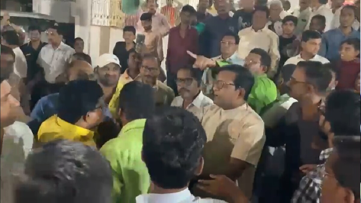 chandrapur, Tension Erupts Teli Samaj prograame, Teli Samaj Felicitation progrrame, Congress Leaders Declare Support, Controversy Ensues, pratibha dhanorkar, chandrapur news, lok sabha 2024,