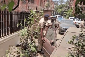 Mumbai, Dead bodies of two children,
