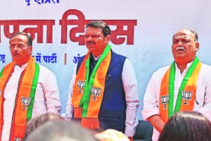 Devendra Fadnavis expressed the opinion that by leaving the BJP other parties split