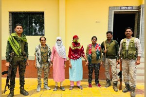 Gadchiroli Police Arrests Two Female Naxalites One Supporter With Reward of 5 and half Lakhs