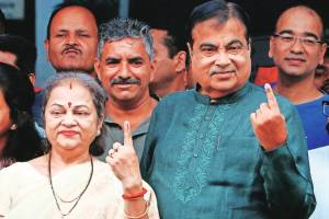 Union Minister Nitin Gadkari along with his family voted at the municipal office in the town hall area of Mahal