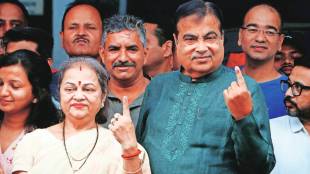 Union Minister Nitin Gadkari along with his family voted at the municipal office in the town hall area of Mahal