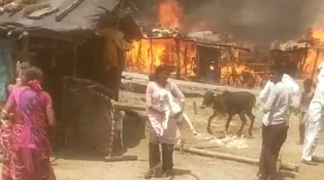 seven houses were burn in fire due to explosion of gas cylinder