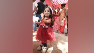 Nagpur, Jyoti Amge, World's Shortest Woman, World's Shortest Woman voting, World's Shortest Woman in nagpur, lok sabha 2024, polling day, nagpur news, guinness book