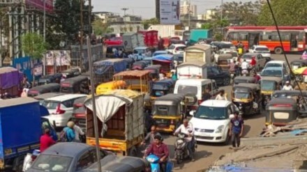 heavy traffic in patri pool area in kalyan