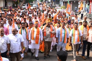 MP Dhananjay Mahadik, Leads Campaign for Mahayuti, Sanjay Mandlik, Kolhapur lok sabha seat, Rajarampuri peth, Shahupuri peth, people united to campaign,