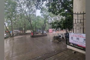 kolhapur, Heavy Rain, Storm, Rain and Storm Hit Kolhapur, Bike rider injured, falling tree, jyotiba yatra, unseasonal rain, unseasonal rain in kolhapur,