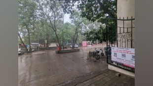 kolhapur, Heavy Rain, Storm, Rain and Storm Hit Kolhapur, Bike rider injured, falling tree, jyotiba yatra, unseasonal rain, unseasonal rain in kolhapur,