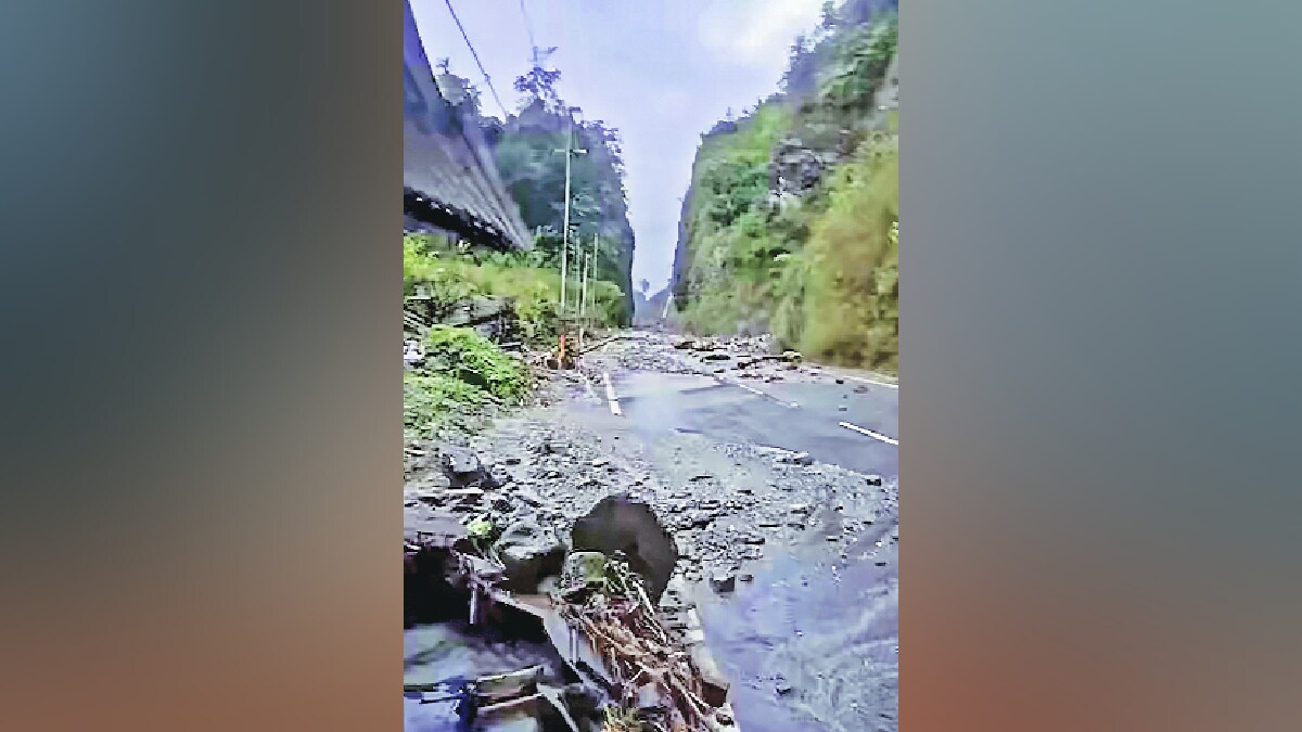 Landslides disrupt traffic on highways in Arunachal Pradesh