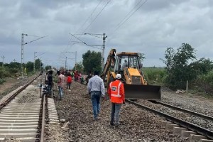 dr babasaheb ambedkar jayanti, 14 april, Mumbai Railways, Conduct Daytime Megablock, Central and Western Lines, Expect Disruptions, travelers, central railway, western railway, mumbai local, 14 april megablock, babasaheb ambedkar jayanti megablock, marathi news, railway news, mumbai local news