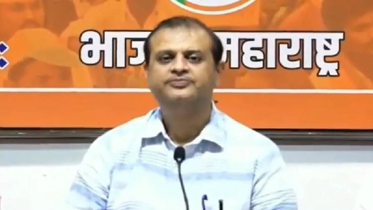 Stone pelting, Stone pelting at Mihir Kotecha s campaign, north east Mumbai Mumbai lok sabha seat, Stone pelting at Gowandi, Mihir Kotecha s campaign gowandi, Mumbai news, lok sabha 2024, election news, marathi news, mohor Kotecha news, bjp,