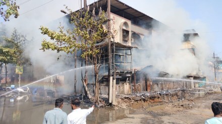 nalasopara, Massive Fire at Dwarka Hotel, Fire at Dwarka Hotel nalasopara, fire in nalasopara, fire in nalasopara hotel, marathi news, fire brigade fire news,