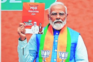 Loksatta samorchya bakavarun BJP Prime Minister Narendra Modi Highest Tribute to Congress Manifesto