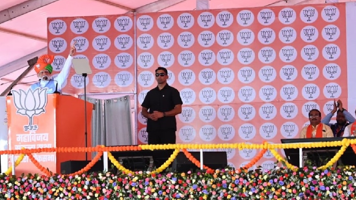 pm Narendra Modi, pm Narendra Modi Vows to Protect Constitution, karad public meeting, Narendra Modi Rejects opponents allegation, Narendra modi in karad, Narendra modi campaign for udyanraje Bhosale, satara lok sabha seat, lok sabha 2024, Narendra modi criticize congress, Narendra modi,
