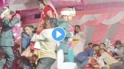 VIDEO : वरमाला घालण्यासाठी नवरदेवाने उडी मारली अन् नवरी धाडकन खाली आपटली, व्हिडीओ होतोय व्हायरल