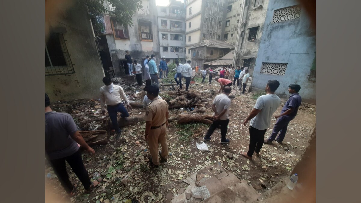 Police destroyed Robbers Abandoned Houses, Robbers Using Abandoned Houses to stay, Robbers Using Abandoned hide, Houses to stay, Navi Mumbai, Kopar Khairane Area, robbers in kopar khairane,