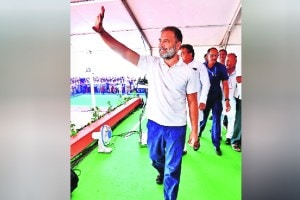 Rahul Gandhi criticizes Narendra Modi at Vijayapura in Karnataka